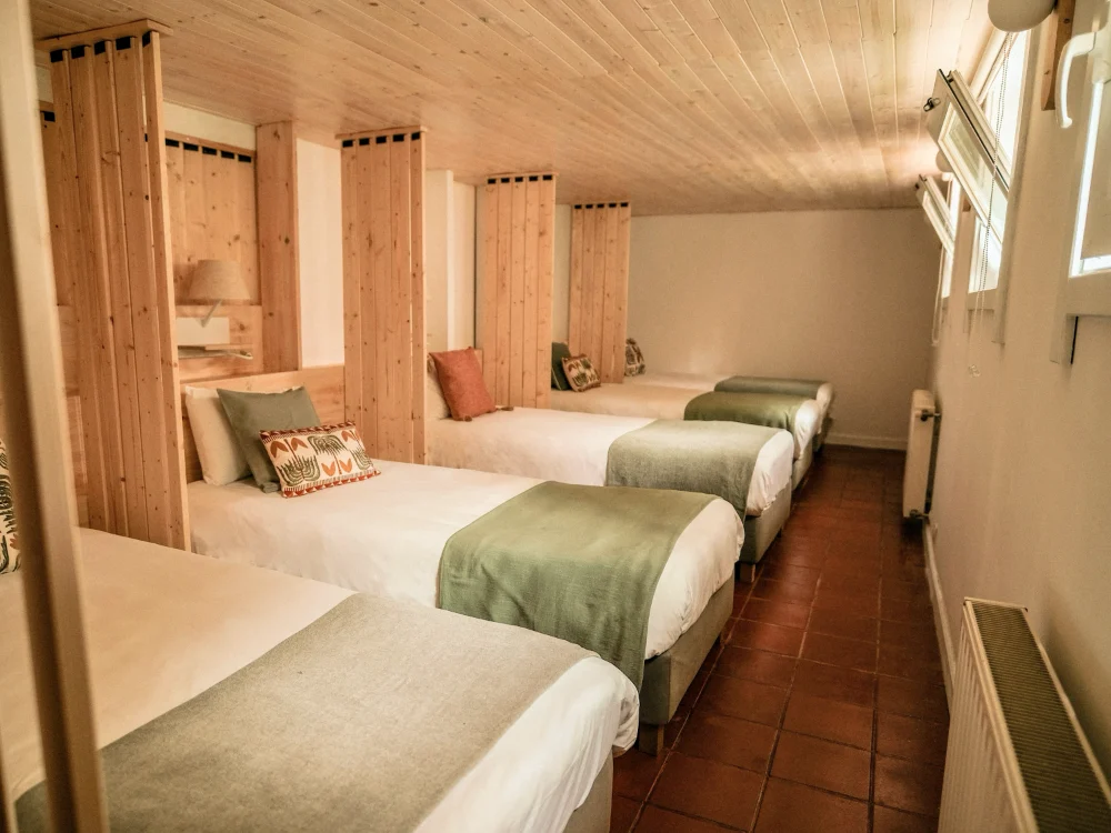 Mehrbettzimmer der Porto Surf Lodge
