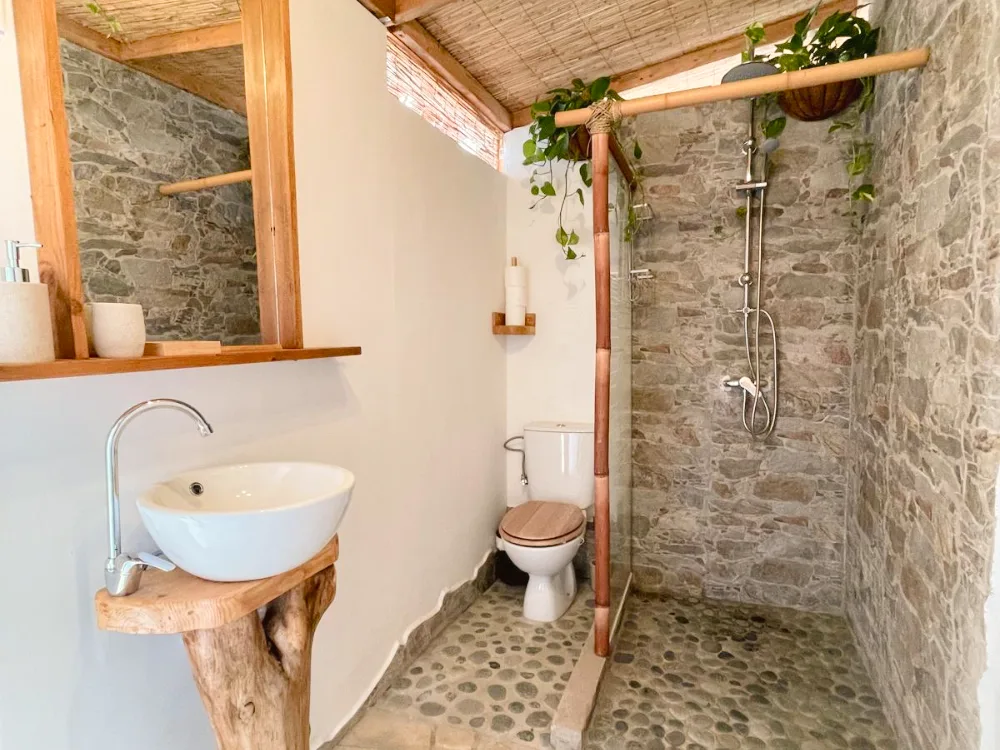 Badezimmer Dorm Tenerife Surf Camp